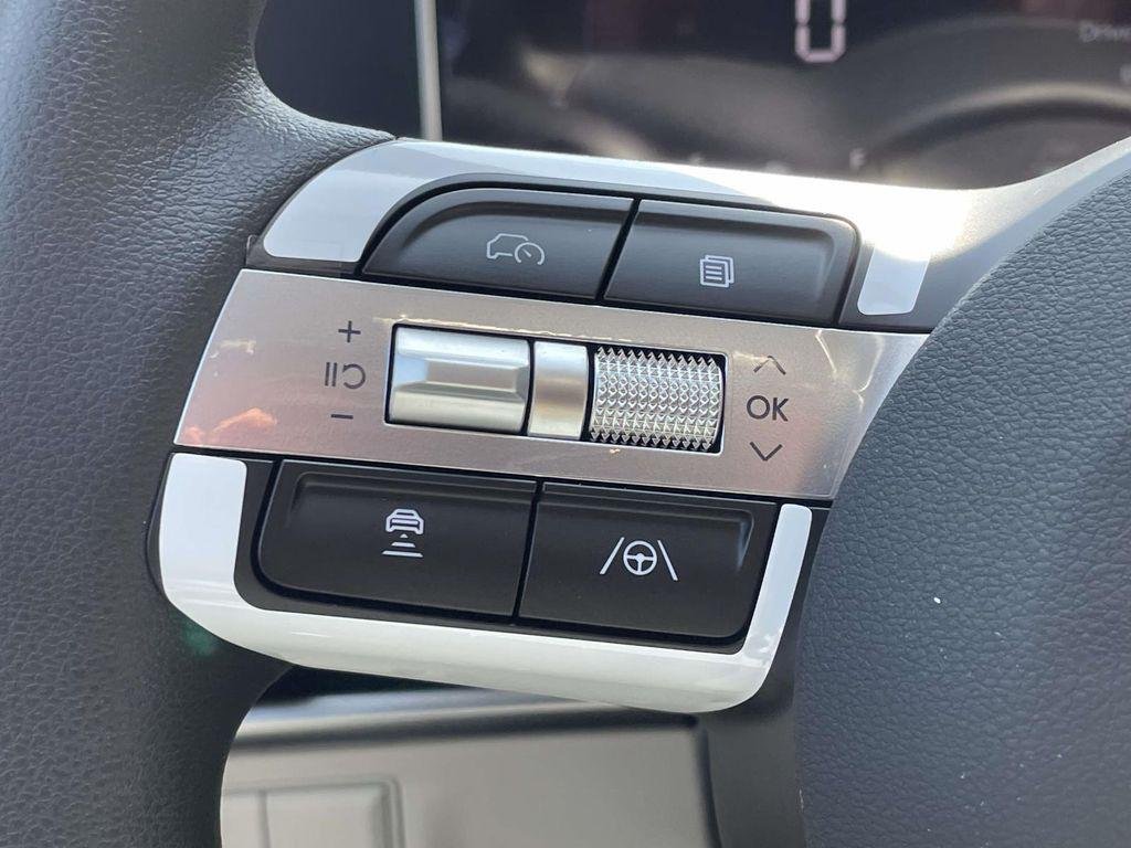 New 2026 White Hyundai SEL FWD image 19