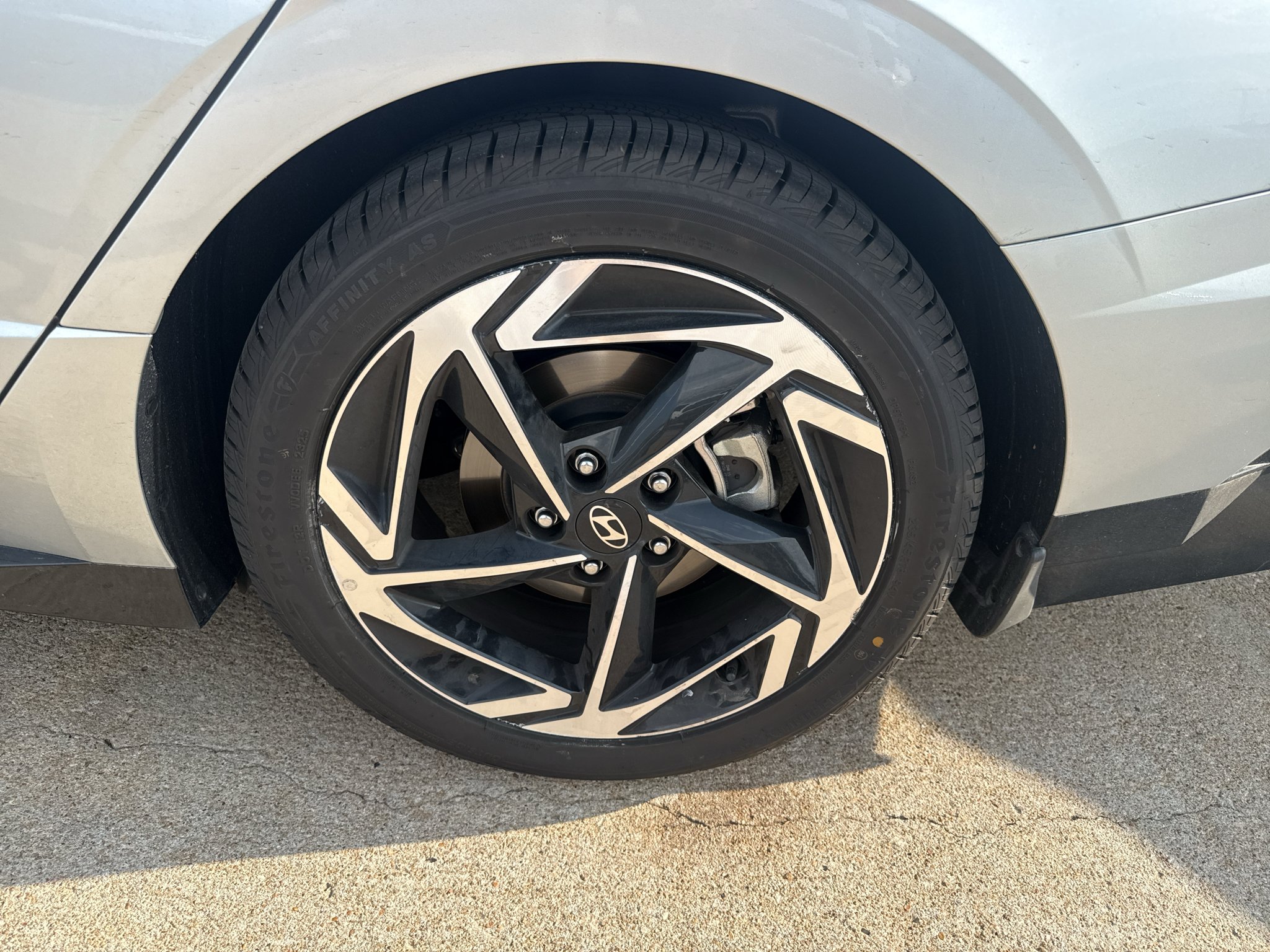 Used 2026 Aero Silver Hyundai SEL image 6