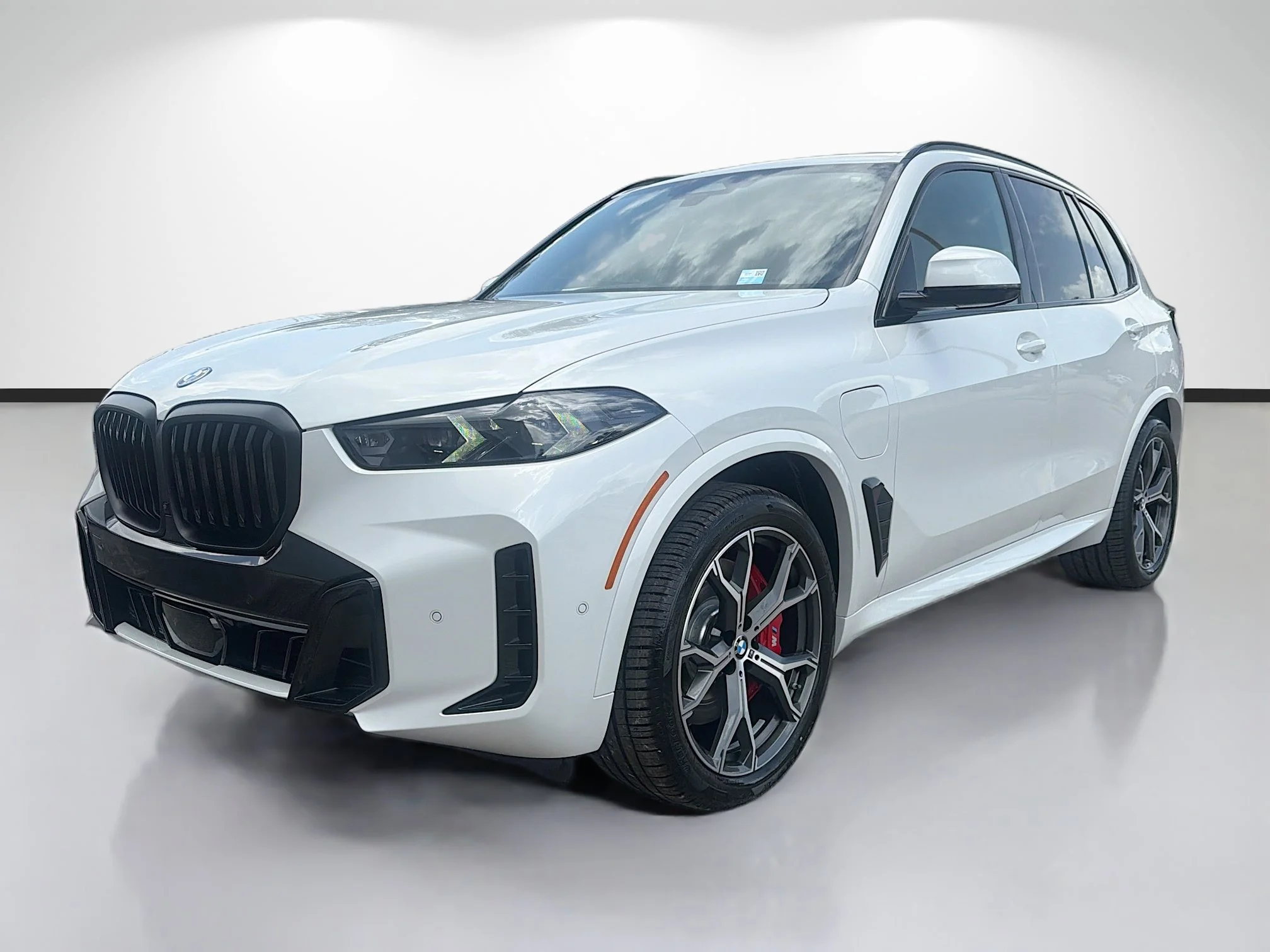 New 2026 Mineral White Metallic BMW xDrive50e image 7