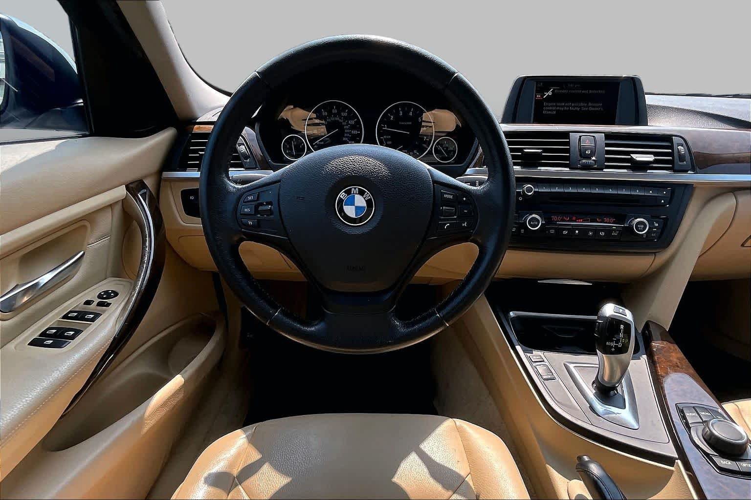 Used 2015 Alpine White BMW 320i xDrive image 5