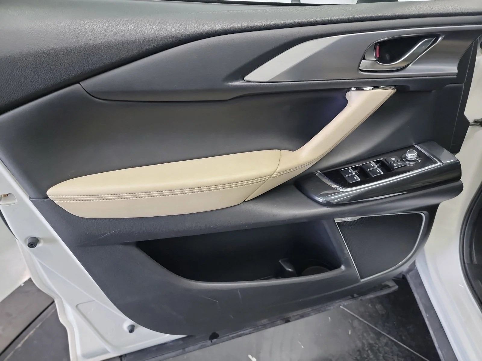 Used 2020 Snowflake White Pearl Mica Mazda Grand Touring image 12