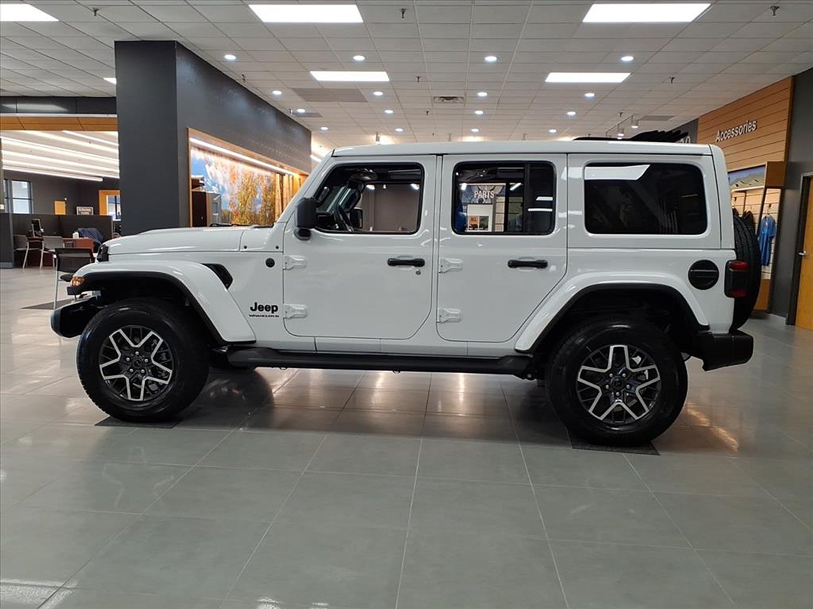 2026 Jeep Wrangler 4-Door Sahara - Photo 12