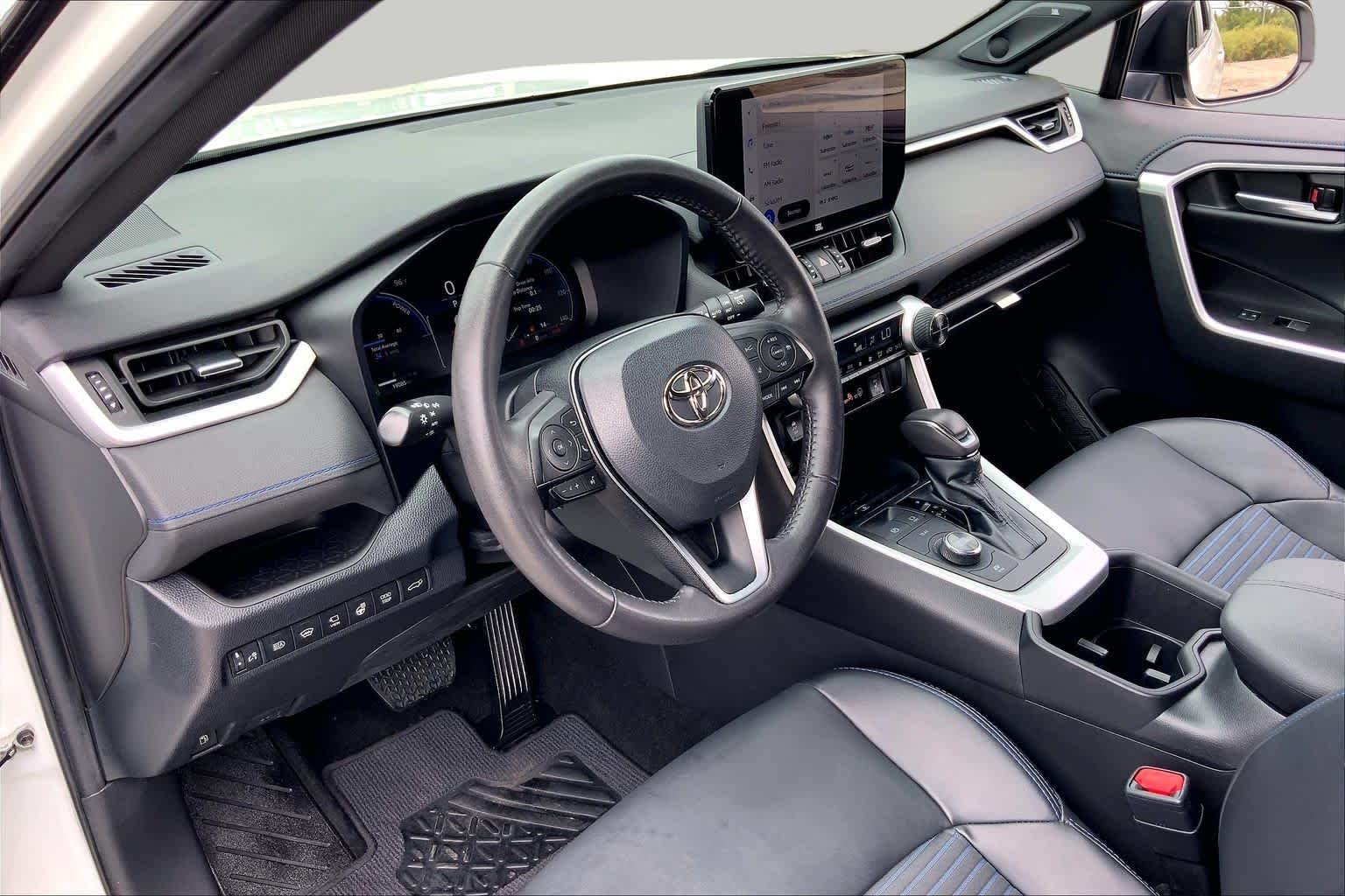 Used 2023 Wind Chill Pearl/Midnight Black Metallic Toyota Hybrid XSE image 17