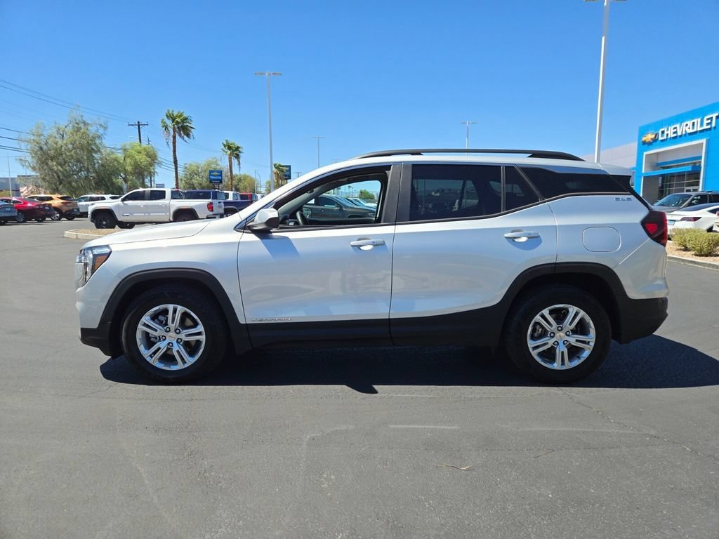 Used 2022 Quicksilver Metallic GMC SLE image 3