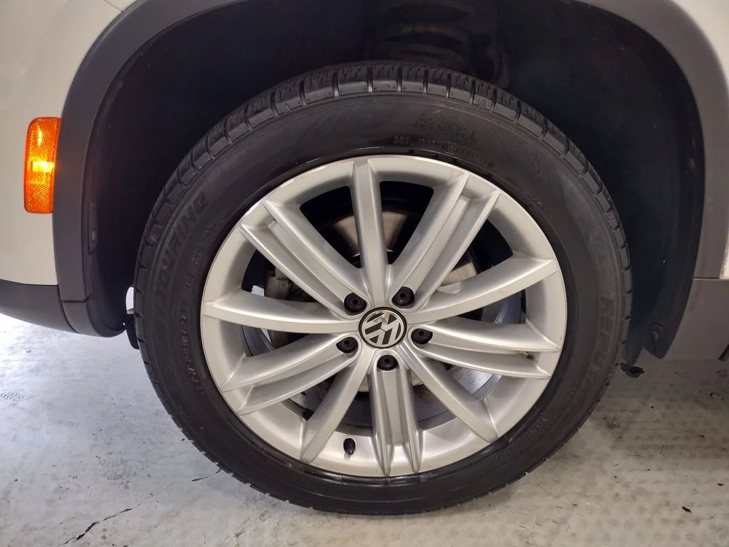Used 2014 White Volkswagen SE image 5