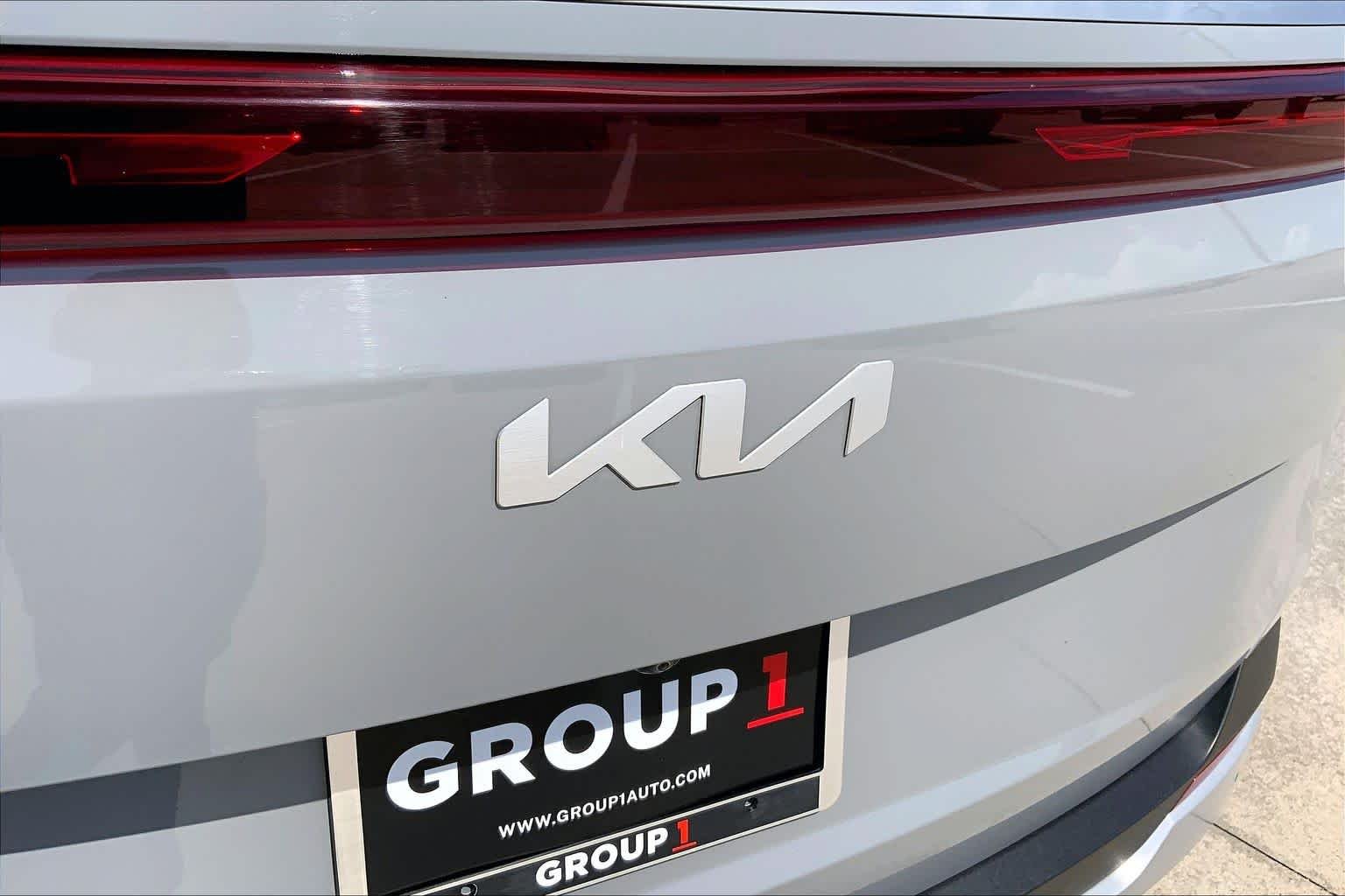 Used 2025 Ceramic Silver Kia EX image 30