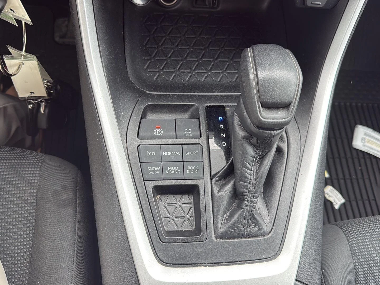 Used 2020 Midnight Black Metallic Toyota LE image 11