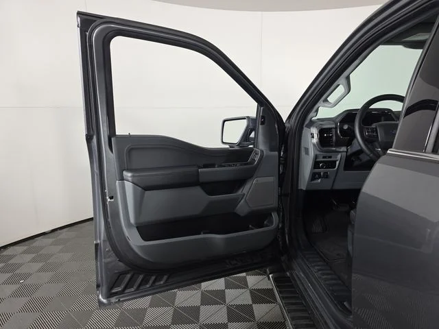 Certified Used 2025  Ford Lariat image 23