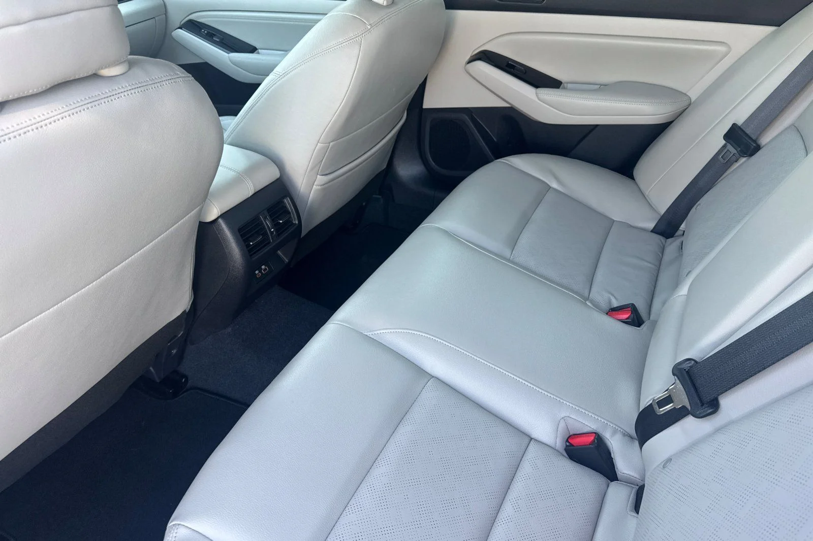 Used 2023 White Nissan 2.5 SL image 15