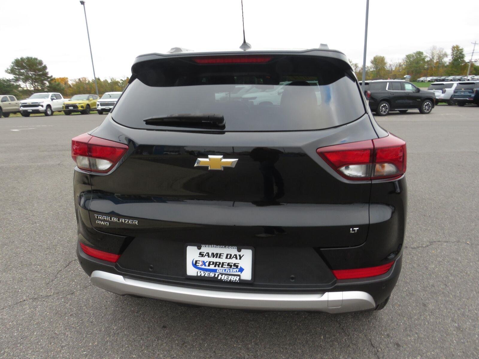 Used 2024 Mosaic Black Metallic Chevrolet LT image 9