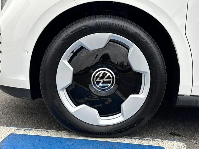 Certified Used 2025 Candy White Volkswagen Pro S image 9
