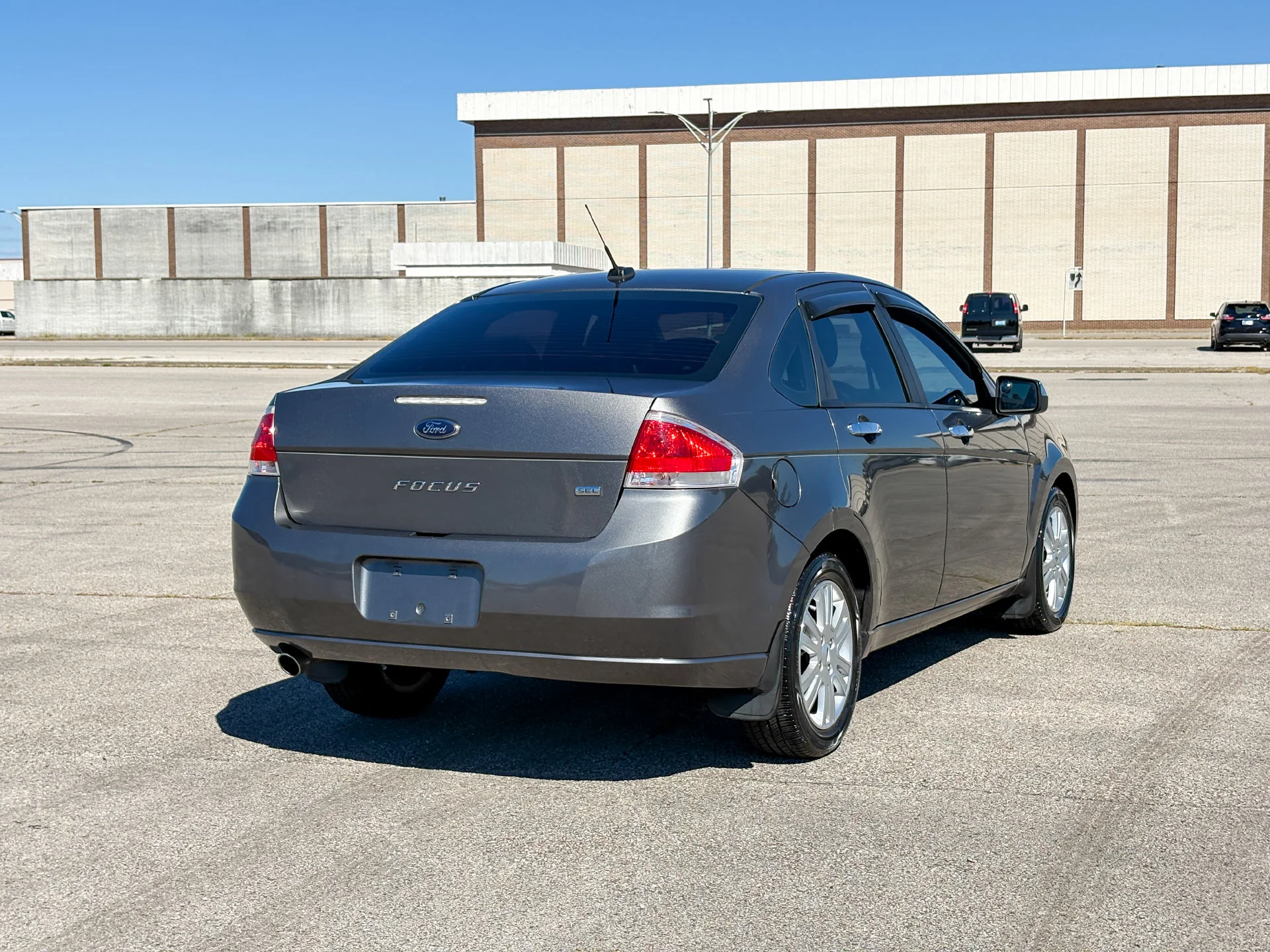 Used 2010 Gray Ford SEL image 8