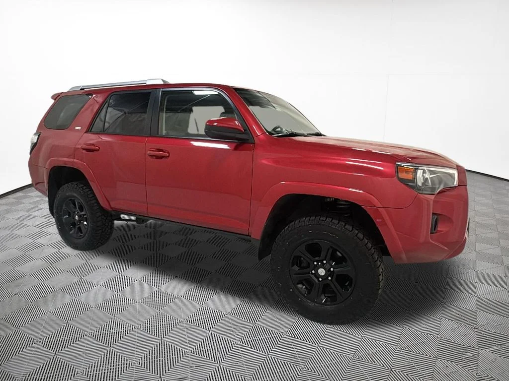 Used 2015 Red Toyota SR5 image 5
