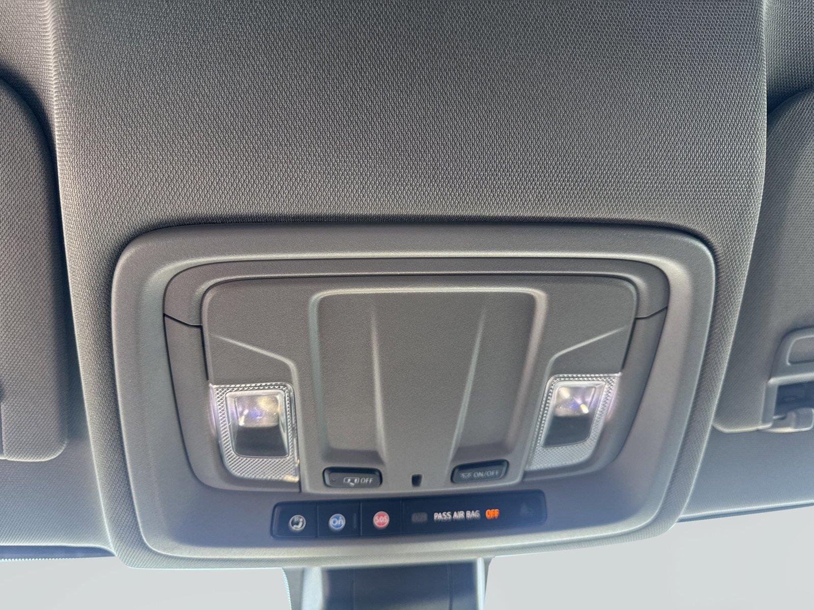 Used 2022 SILVER ICE METALLIC Chevrolet Custom image 39