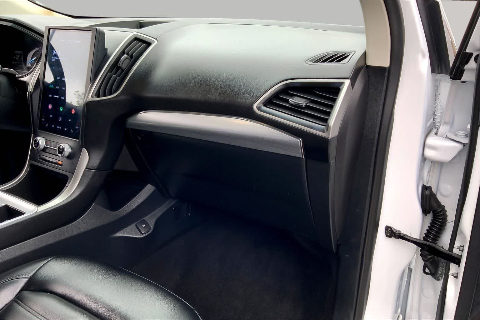 Used 2022 Oxford White Ford SEL image 17