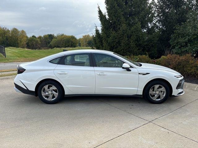 New 2026 Serenity White Hyundai SE image 37
