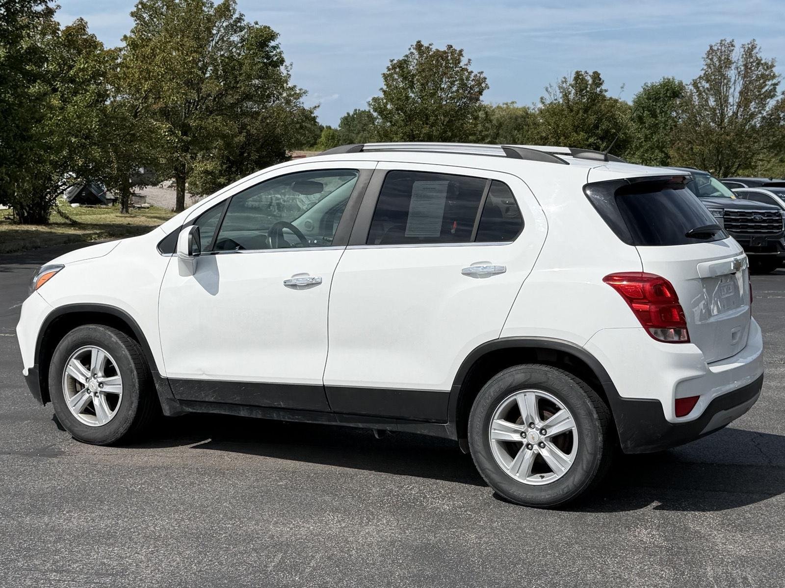 Used 2019 Summit White Chevrolet LT image 4