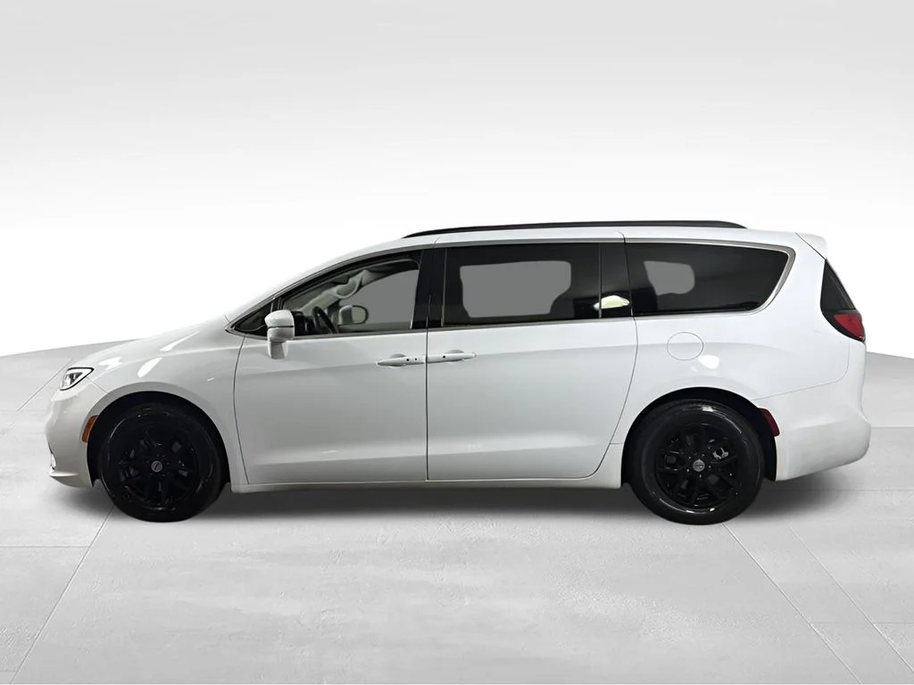 Used 2022 White Chrysler Touring L image 4