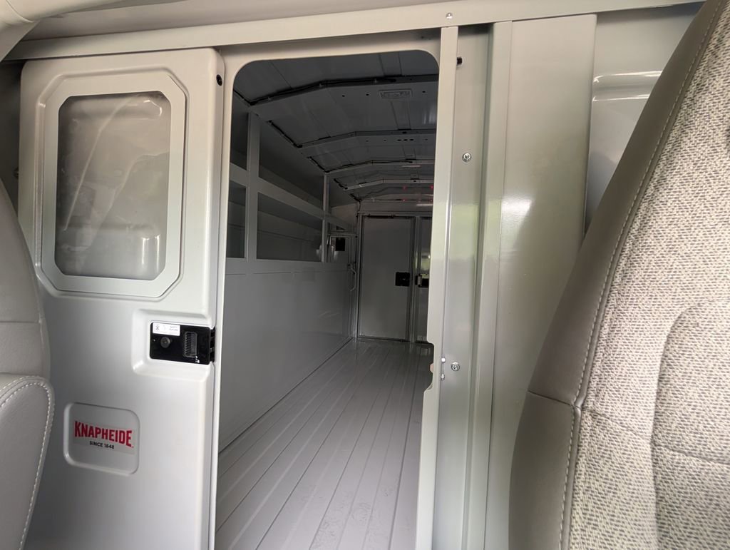 New 2025 Summit White Chevrolet 1WT image 18