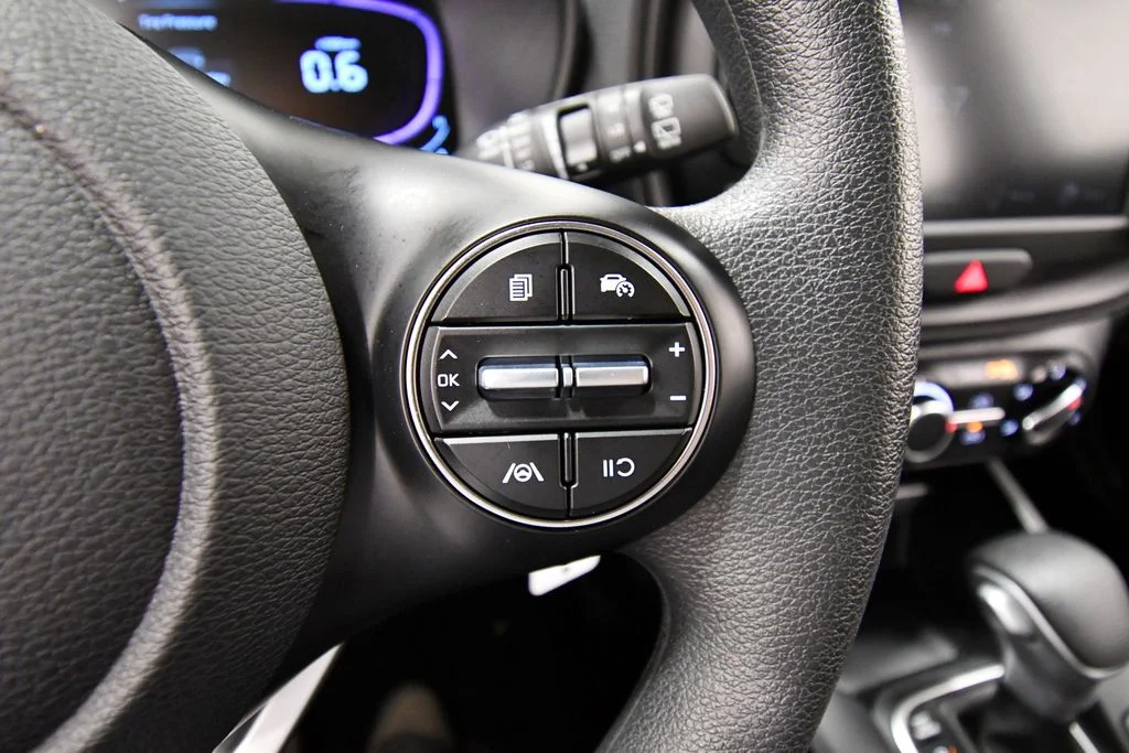 Certified Used 2025  Kia LX image 20