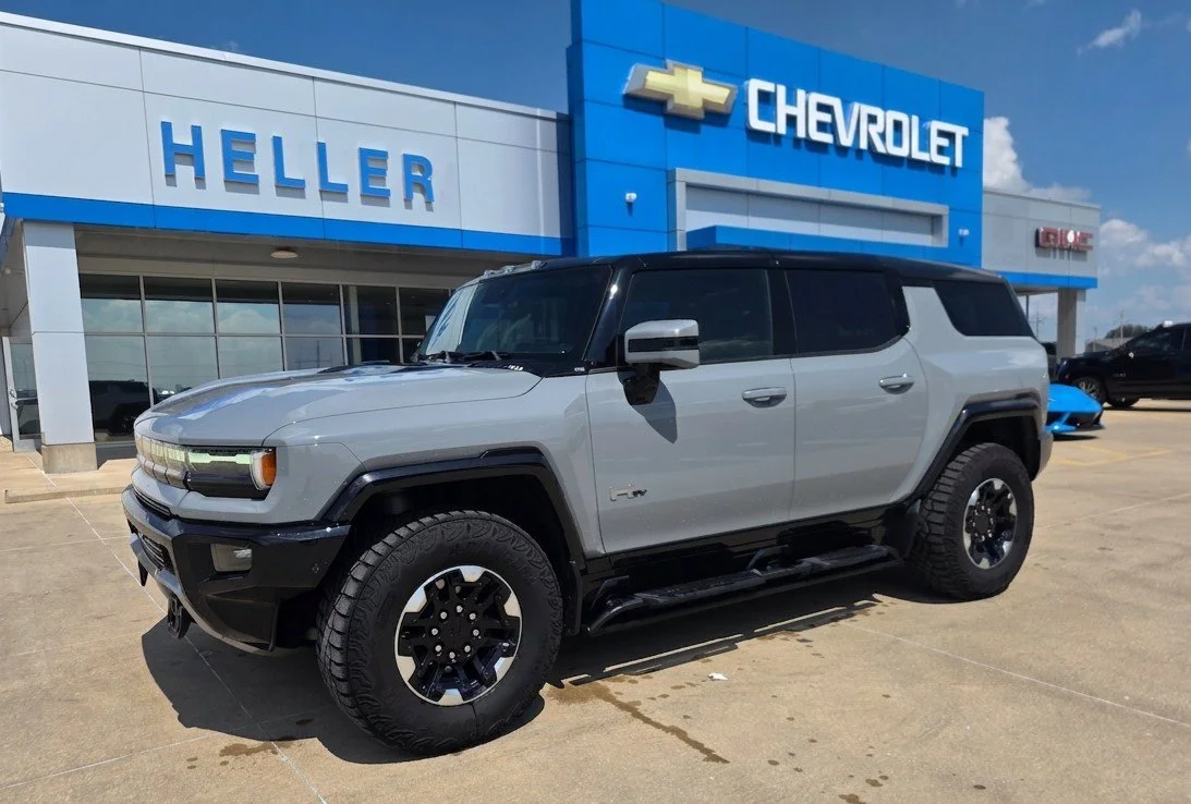 Used 2024 Meteorite Metallic (Grey) GMC 2X image 3