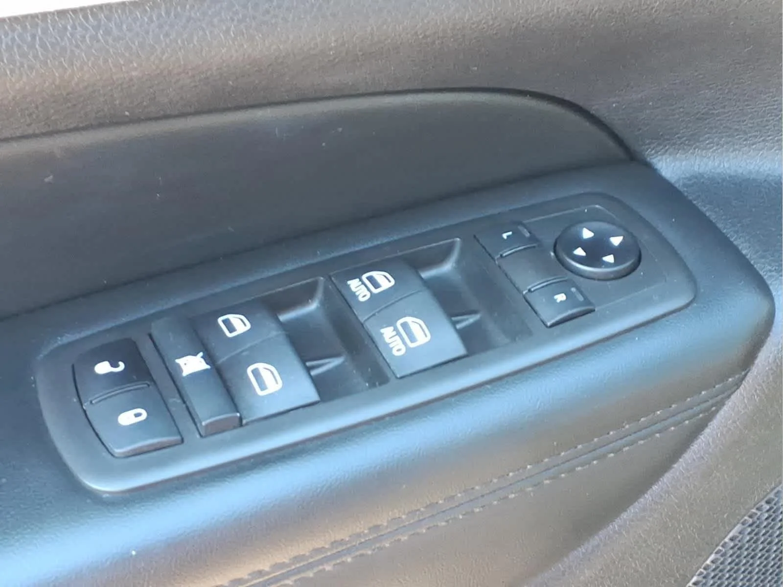 Used 2021 Diamond Black Crystal Pearlcoat Jeep Limited image 20