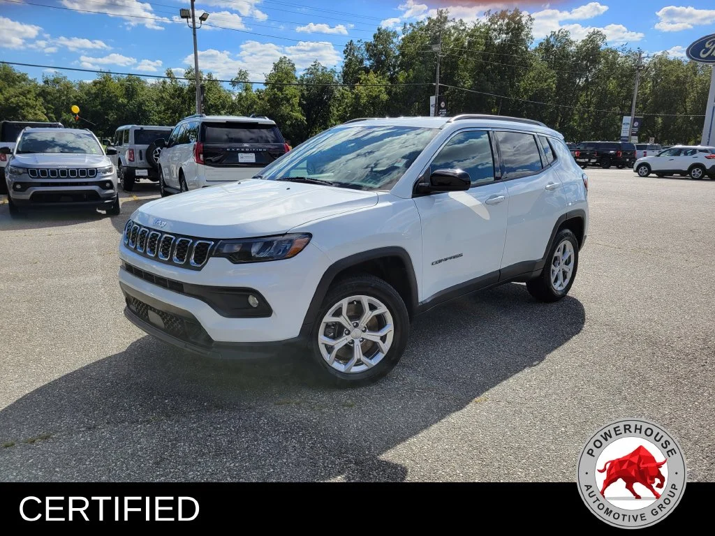 Used 2024 White Jeep Latitude image 2