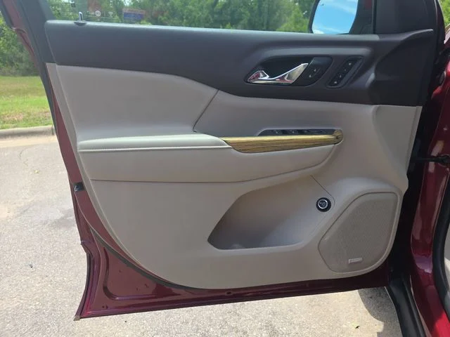 Used 2018 Red GMC Denali image 29