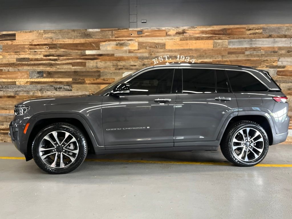 Used 2022 Gray Metallic Jeep Overland image 17