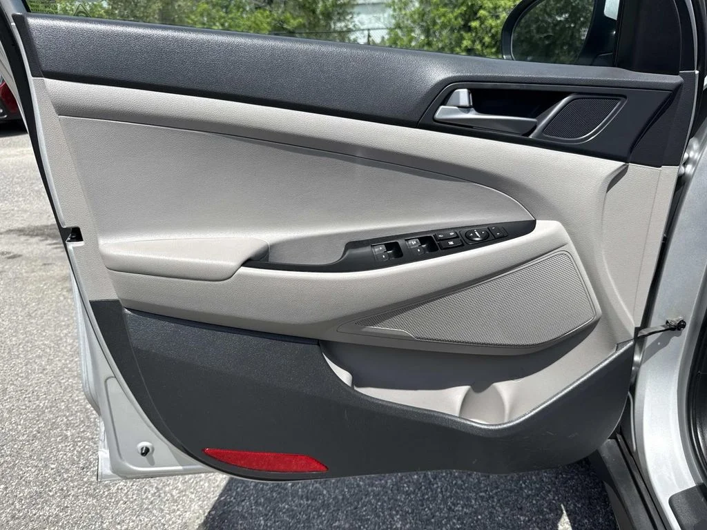 Used 2017  Hyundai Sport image 22