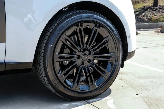 New 2026 Fuji White Land Rover SE image 72