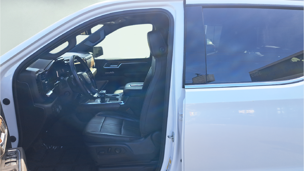 Used 2022  Chevrolet High Country image 10