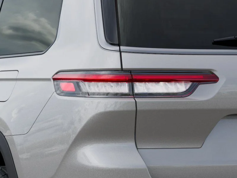 New 2026 Silver Zynith Exterior Paint Jeep Limited image 9