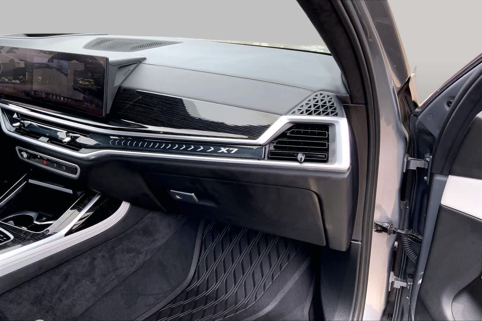 Used 2025 Skyscraper Grey Metallic BMW xDrive40i image 17