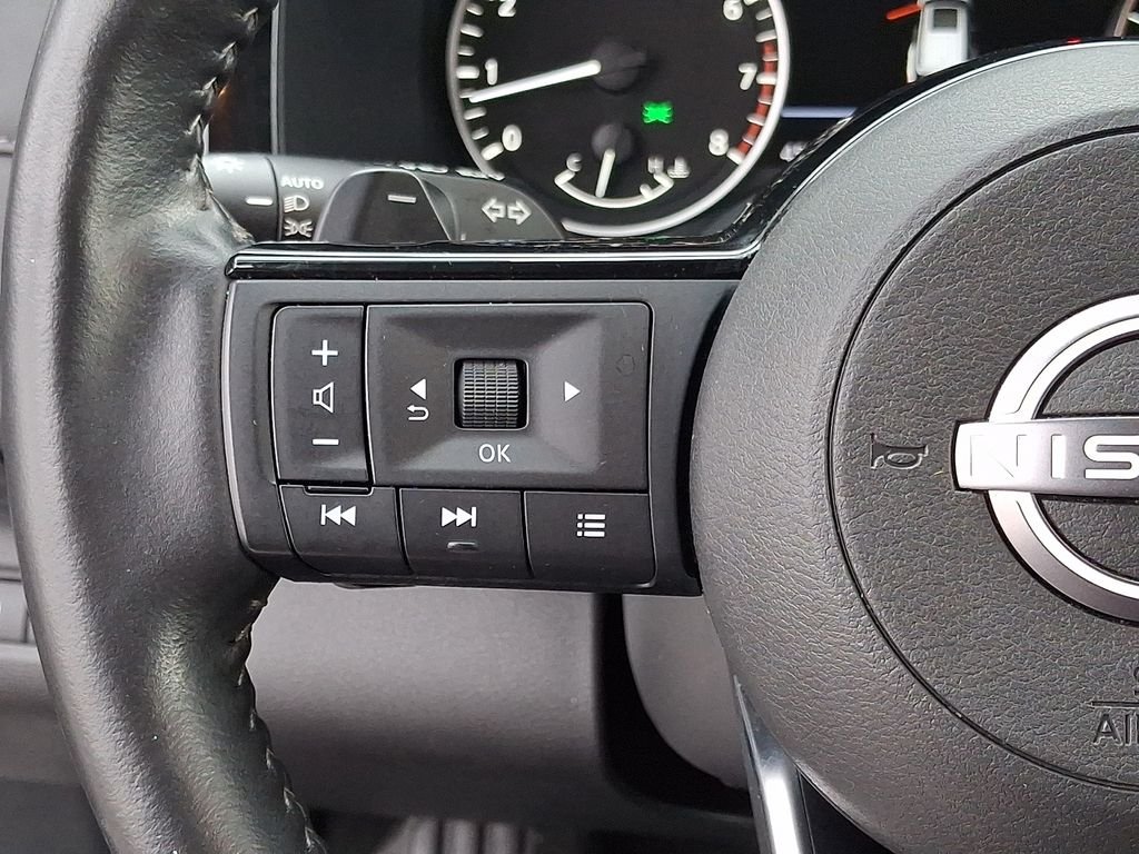 Used 2025 Silver Nissan SL image 24