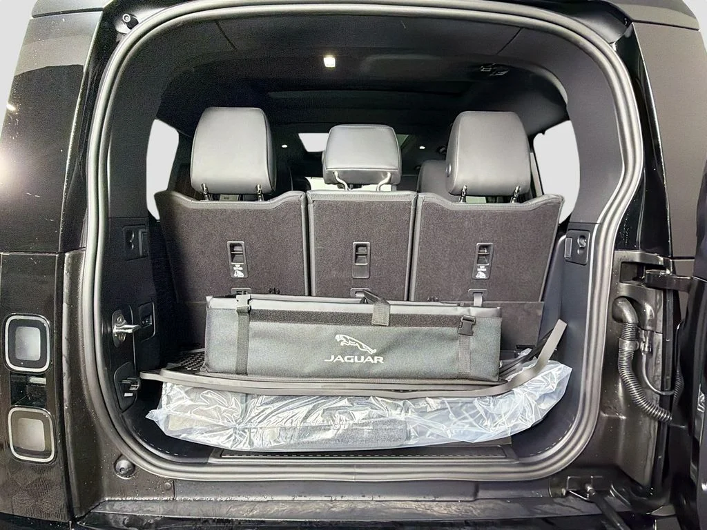 New 2026 Santorini Black Land Rover X-Dynamic SE image 28
