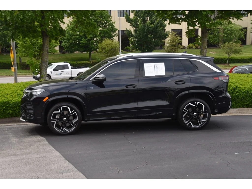 Used 2025 Deep Black Pearl Volkswagen SEL R-Line image 7