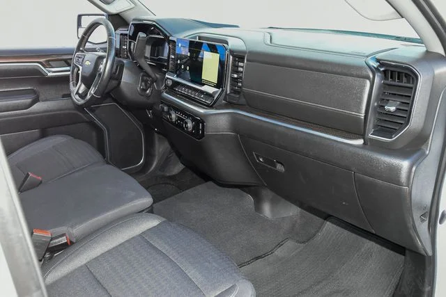 Used 2022 White Chevrolet LT image 22