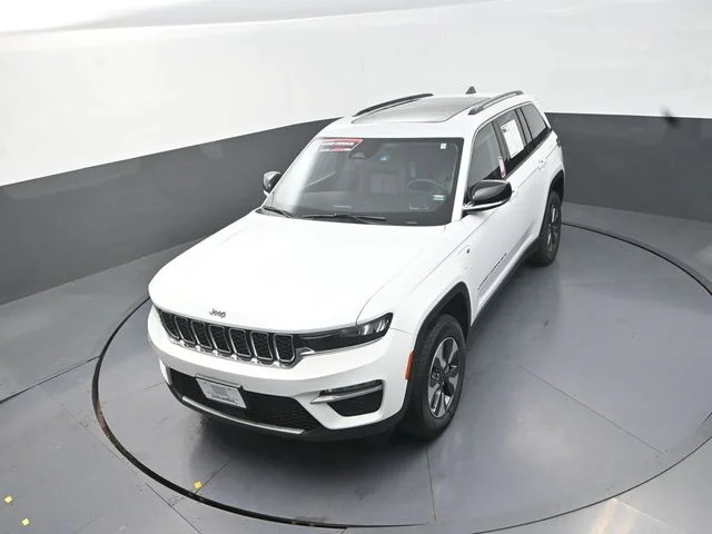Used 2022 White Jeep 4xe image 13