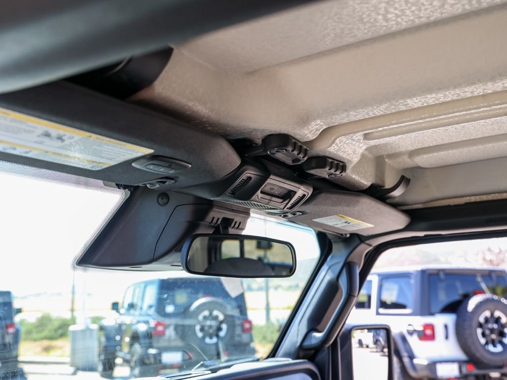 New 2026 Granite Crystal Metallic Clear-Coat Exterior Paint Jeep Sport S image 12