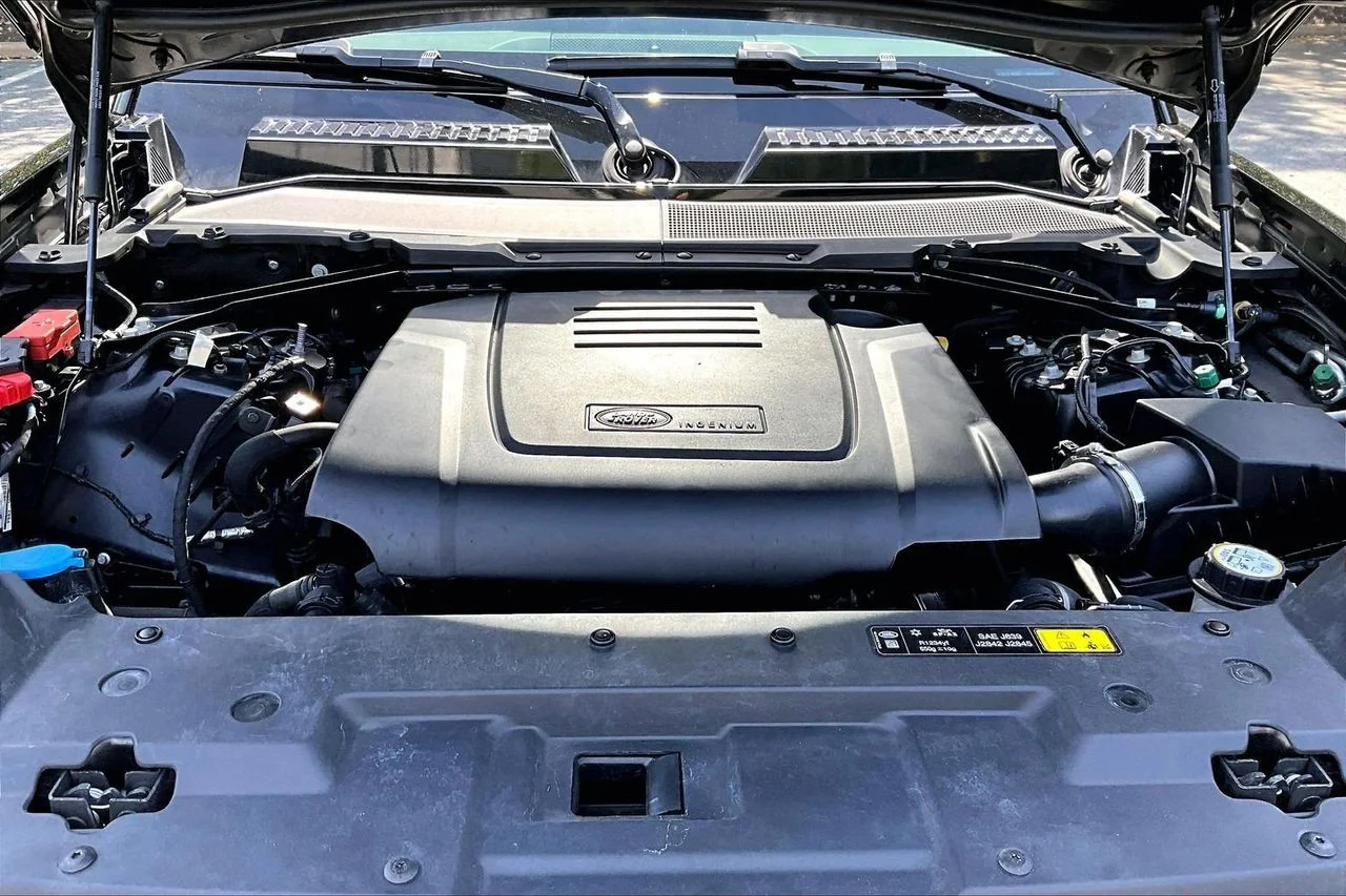 Used 2024  Land Rover S image 38