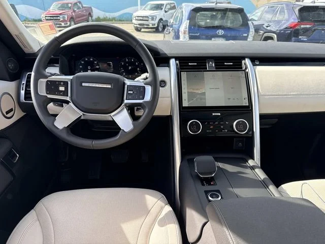 Used 2025 White Land Rover S image 22