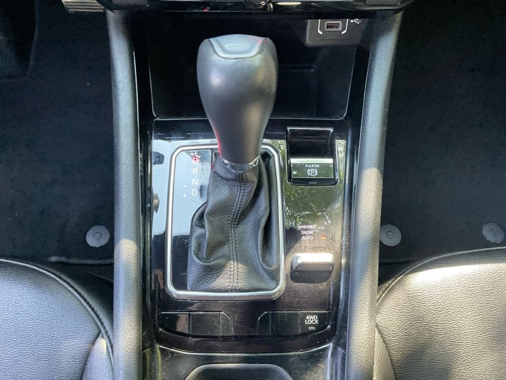 Used 2024 Silver Jeep Limited image 34