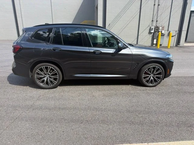 Used 2024 Gray BMW xDrive30i image 8