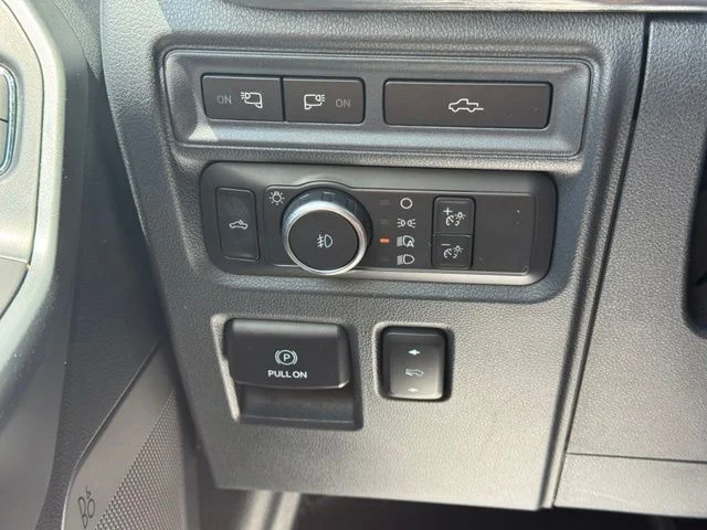 Used 2022 White Ford Lariat image 37