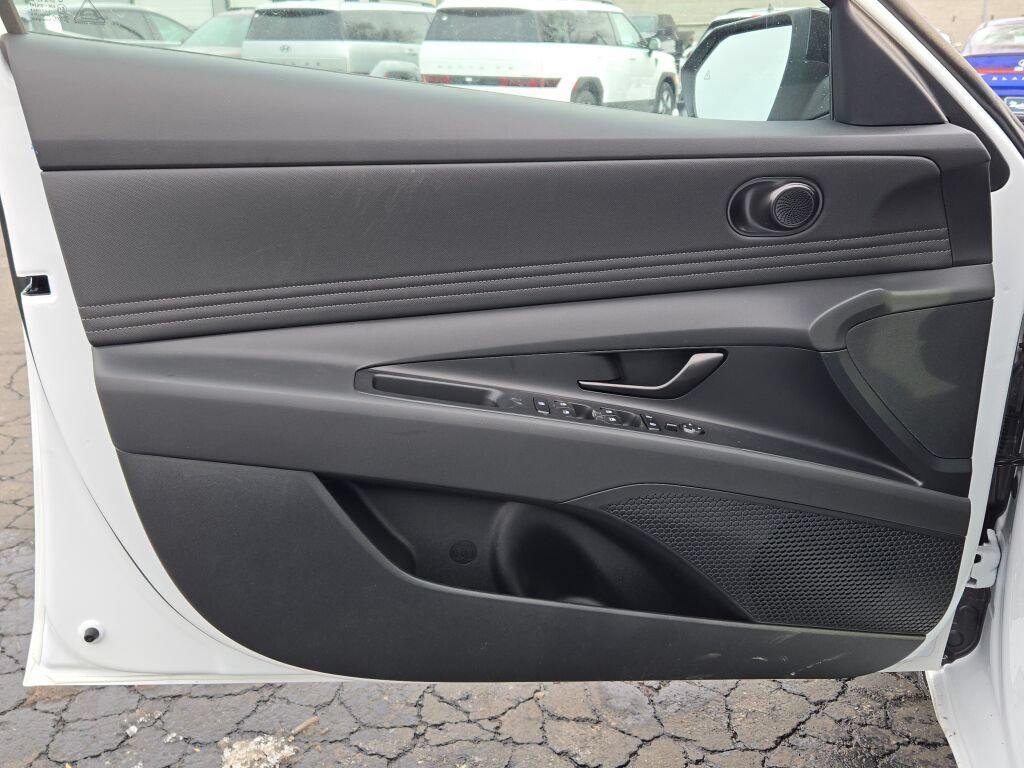 New 2026 White Hyundai SEL Sport image 18