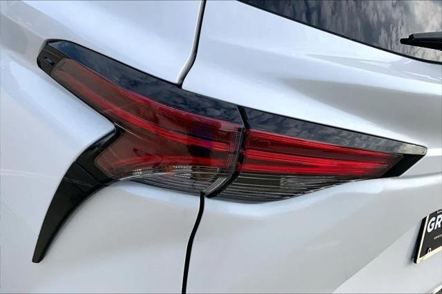 Certified Used 2024 WIND CHILL PEARL Toyota  image 28