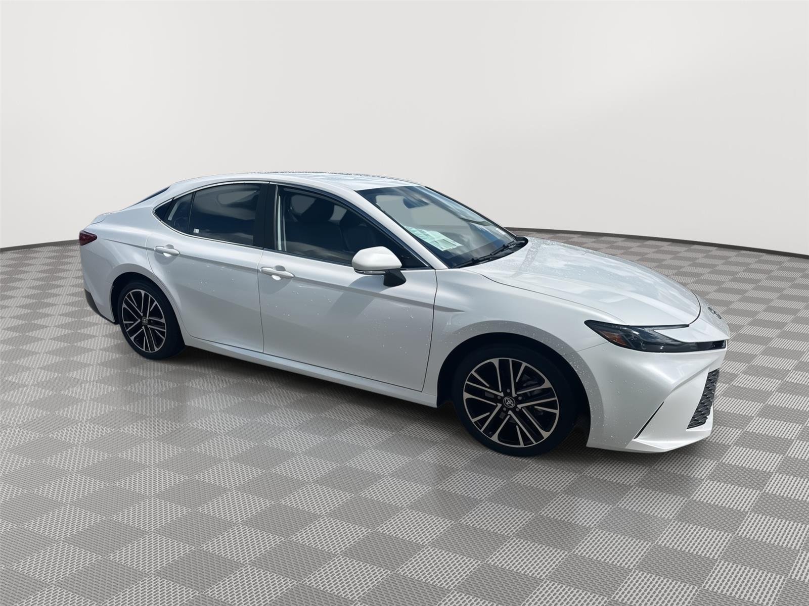 Used 2025 Wind Chill Pearl Toyota XLE image 3