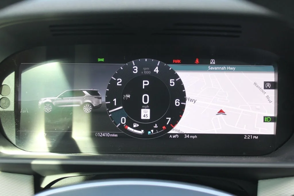 Certified Used 2025  Land Rover Dynamic SE image 20