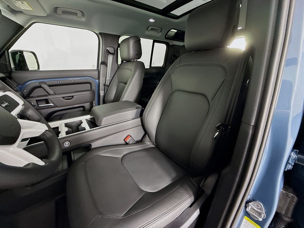 New 2026 Tasman Blue Land Rover S image 5